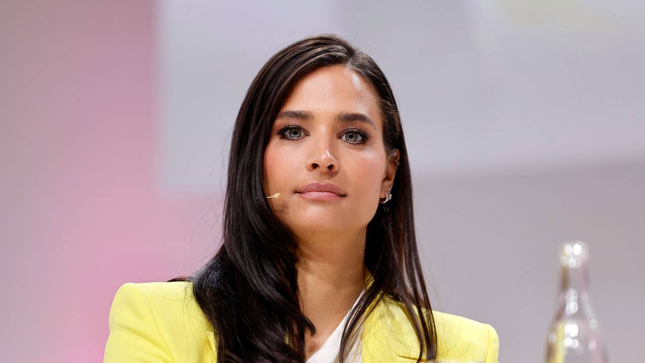 Moderatorin Amira Pocher auf der Schönheits-Messe Beauty 2024 in der Messe Düsseldorf.