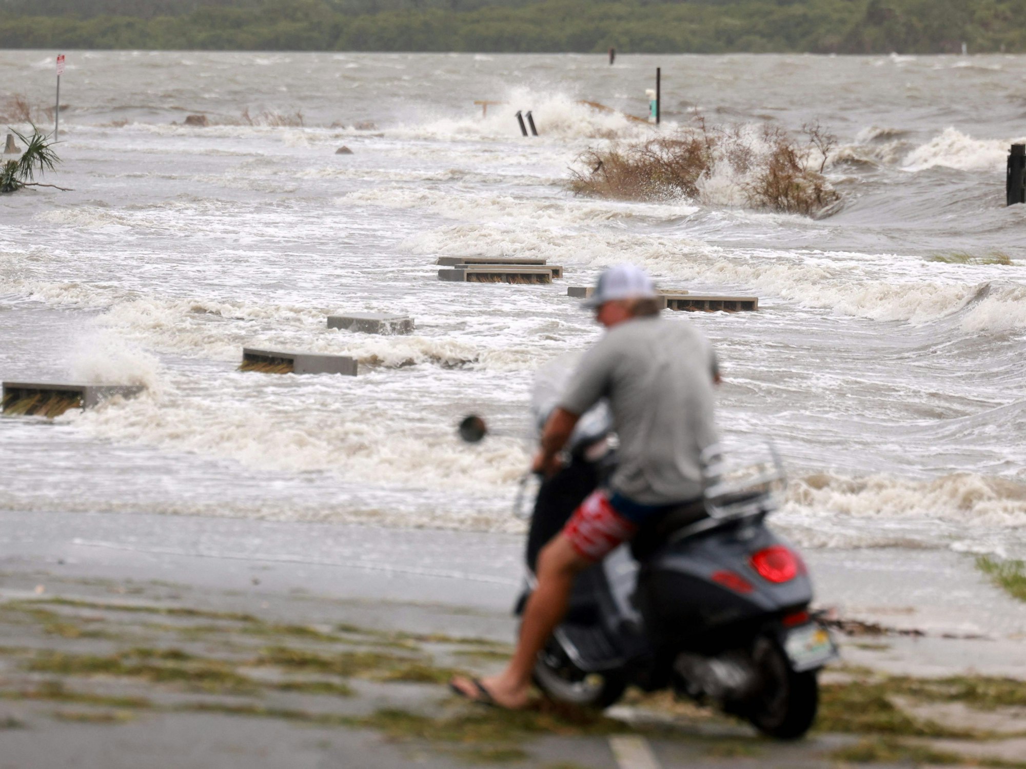 Der Hurrikan „Debby“ traf am Montag (5. August 2024) an der Küste Floridas auf Land und sorgte vielerorts für Zerstörung.