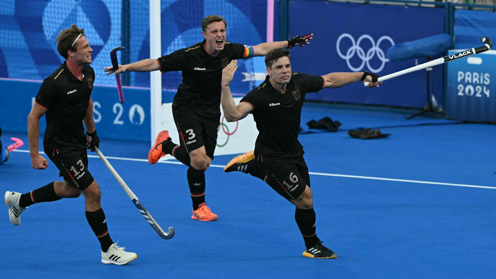 Deutschland jubelt im Halbfinal-Krimi gegen Indien über das Tor von Gonzalo Peillat. Die DHB-Auswahl steht jetzt im Olympia-Finale.