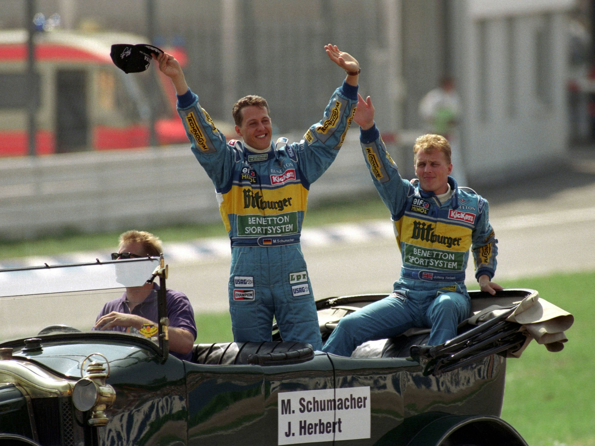 Michael Schumacher (BR Deutschland) und Johnny Herbert (Großbritannien / beide Benetton Renault) - Fahrerparade
Michael Schumacher BR Germany and Johnny Herbert UK both Benetton Renault Driver parade