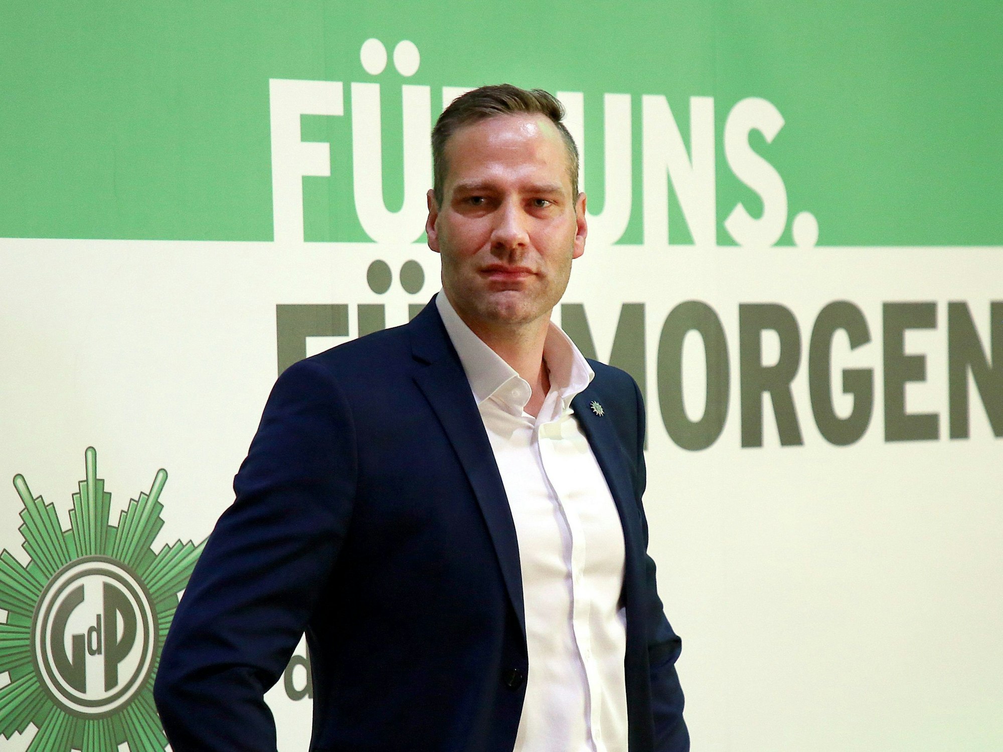 Jochen Kopelke, Bundesvorsitzender der Gewerkschaft der Polizei (GdP) sorgt mit einem ungewöhnlichen Vorschlag für Aufsehen. Das Foto zeigt ihn am 12. September 2022 in Berlin.