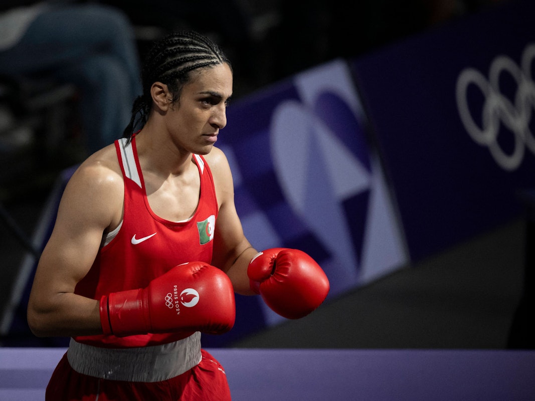 Imane Khelif aus Algerien während dem Einlauf zu ihrem Achtelfinalkampf bei den Olympischen Spielen gegen die Italienerin Angela Carini.