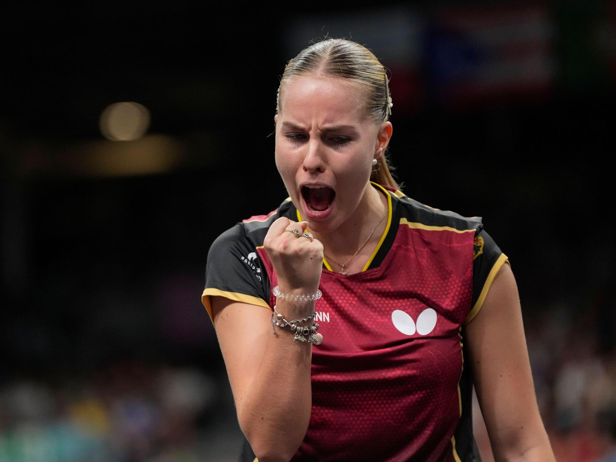 Annett Kaufmann jubelt über ihren gewonnenen Punkt im Tischtennis.