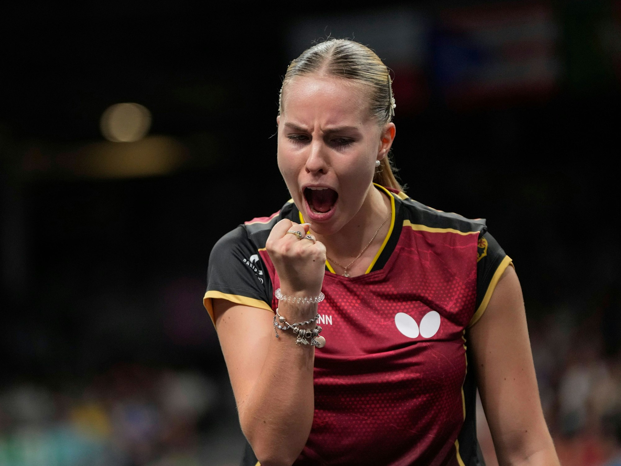 Annett Kaufmann jubelt über ihren gewonnenen Punkt im Tischtennis.