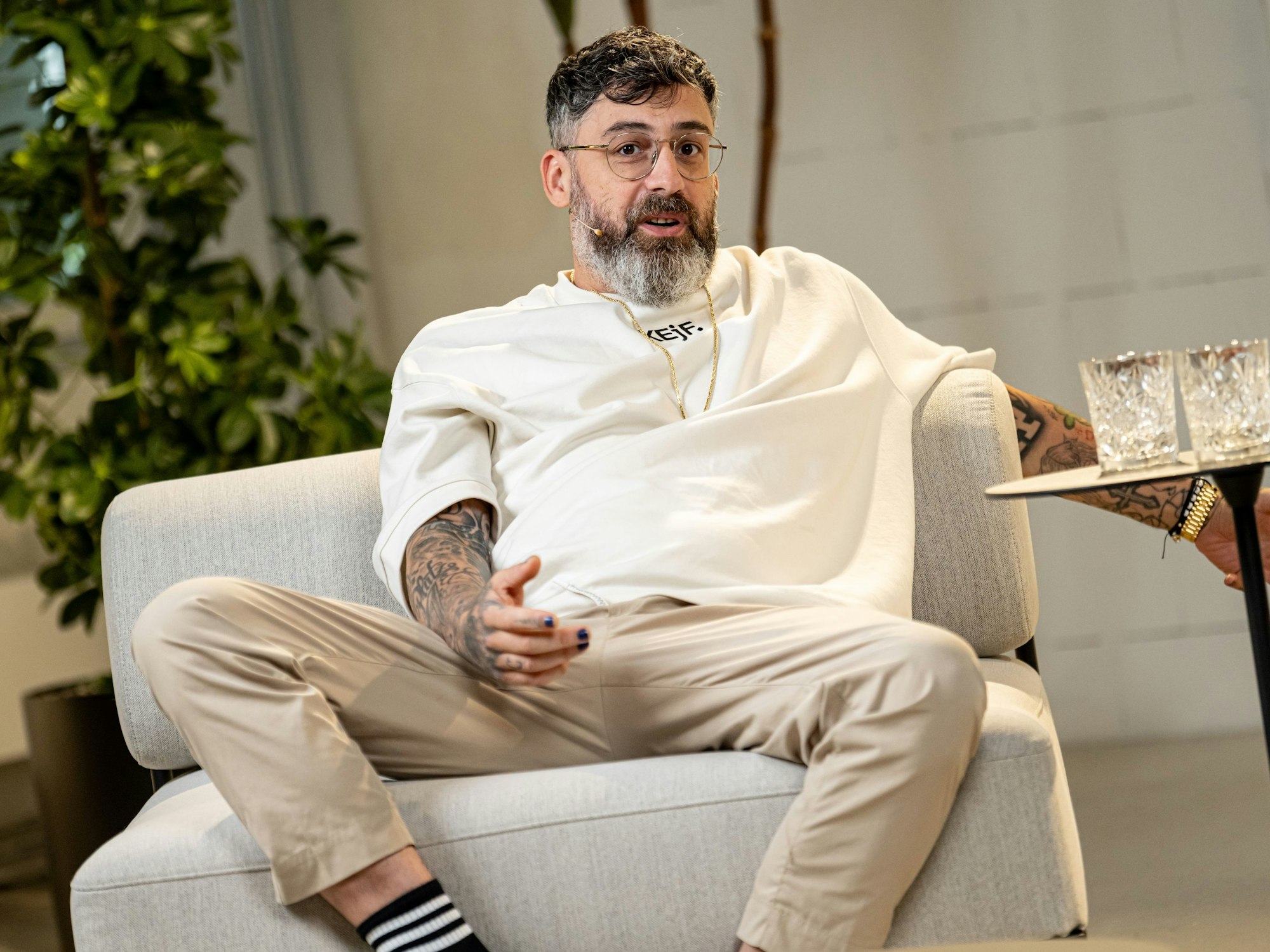 Der Rapper Sido spricht mit dem Gesundheitsminister Lauterbach über das Thema der Cannabis-Legalisierung bei einem Gespräch.