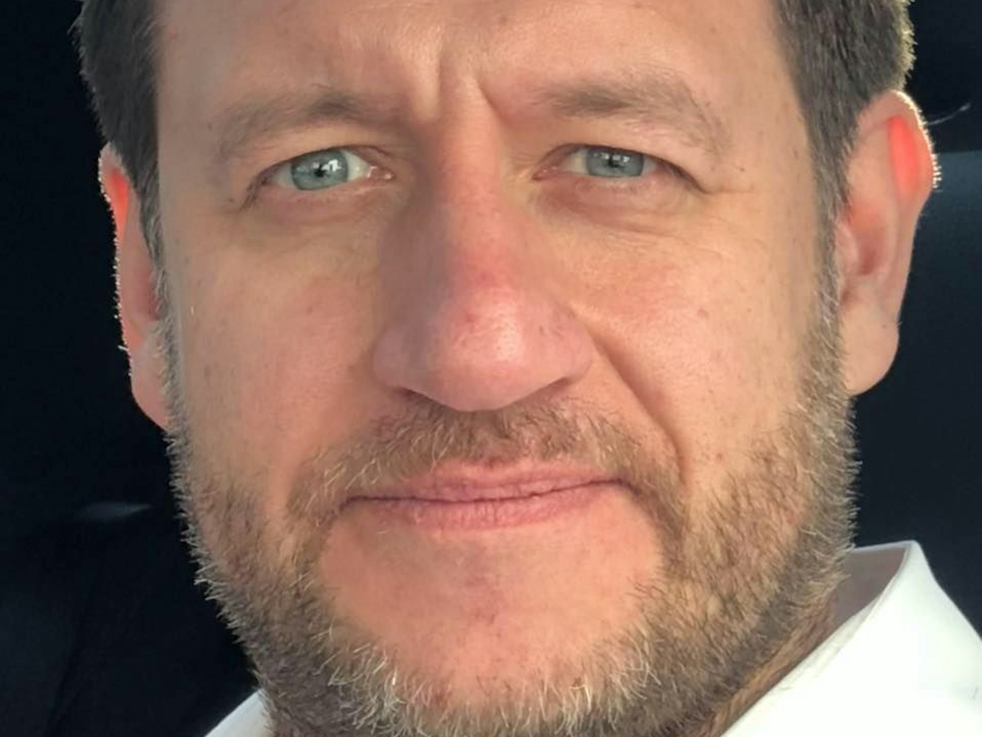 Mike Homann schaut in die Kamera