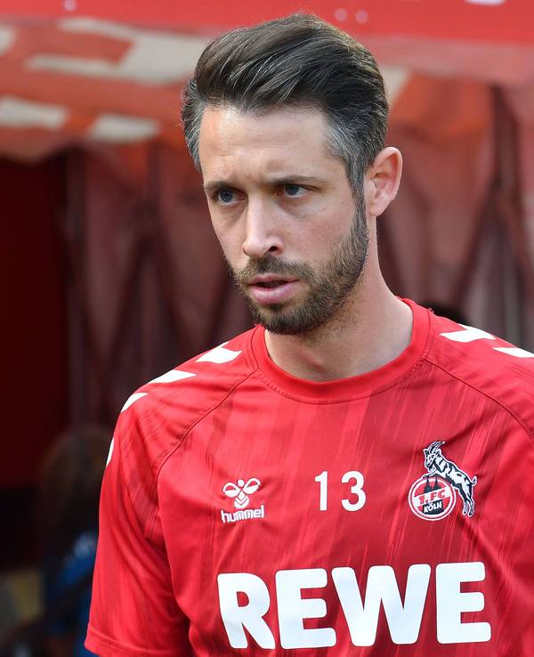 Mark Uth beim Aufwärmen vor dem Bundesligaspiel gegen Union Berlin.