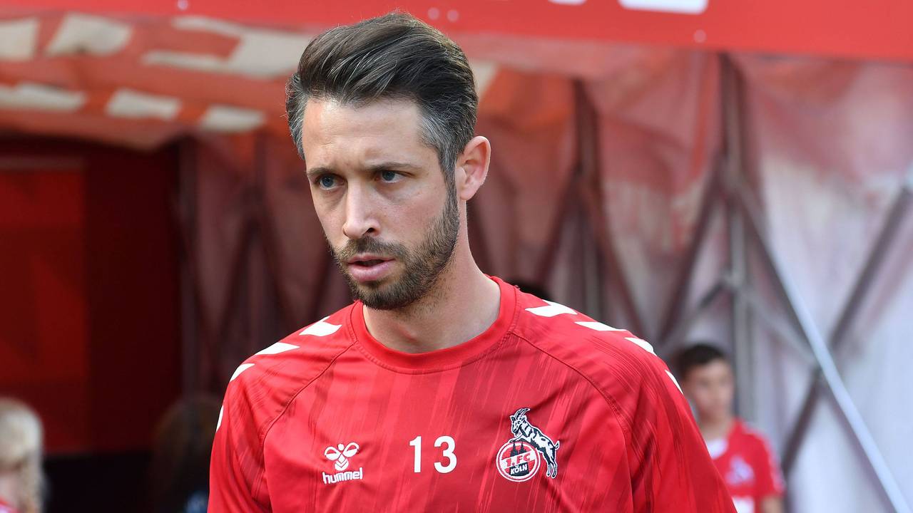 Mark Uth beim Aufwärmen vor dem Bundesligaspiel gegen Union Berlin.