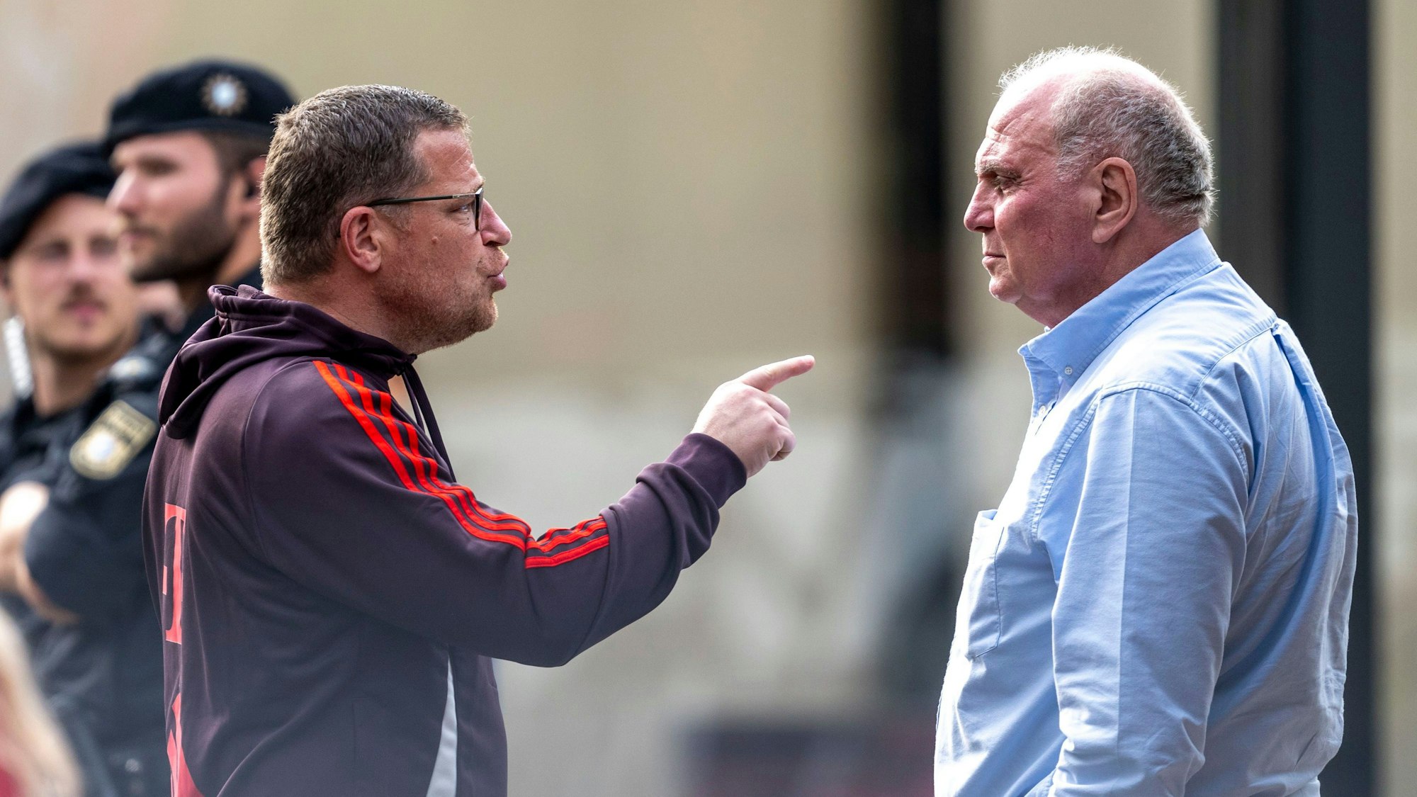 Max Eberl im Gespräch mit Uli Hoeneß.