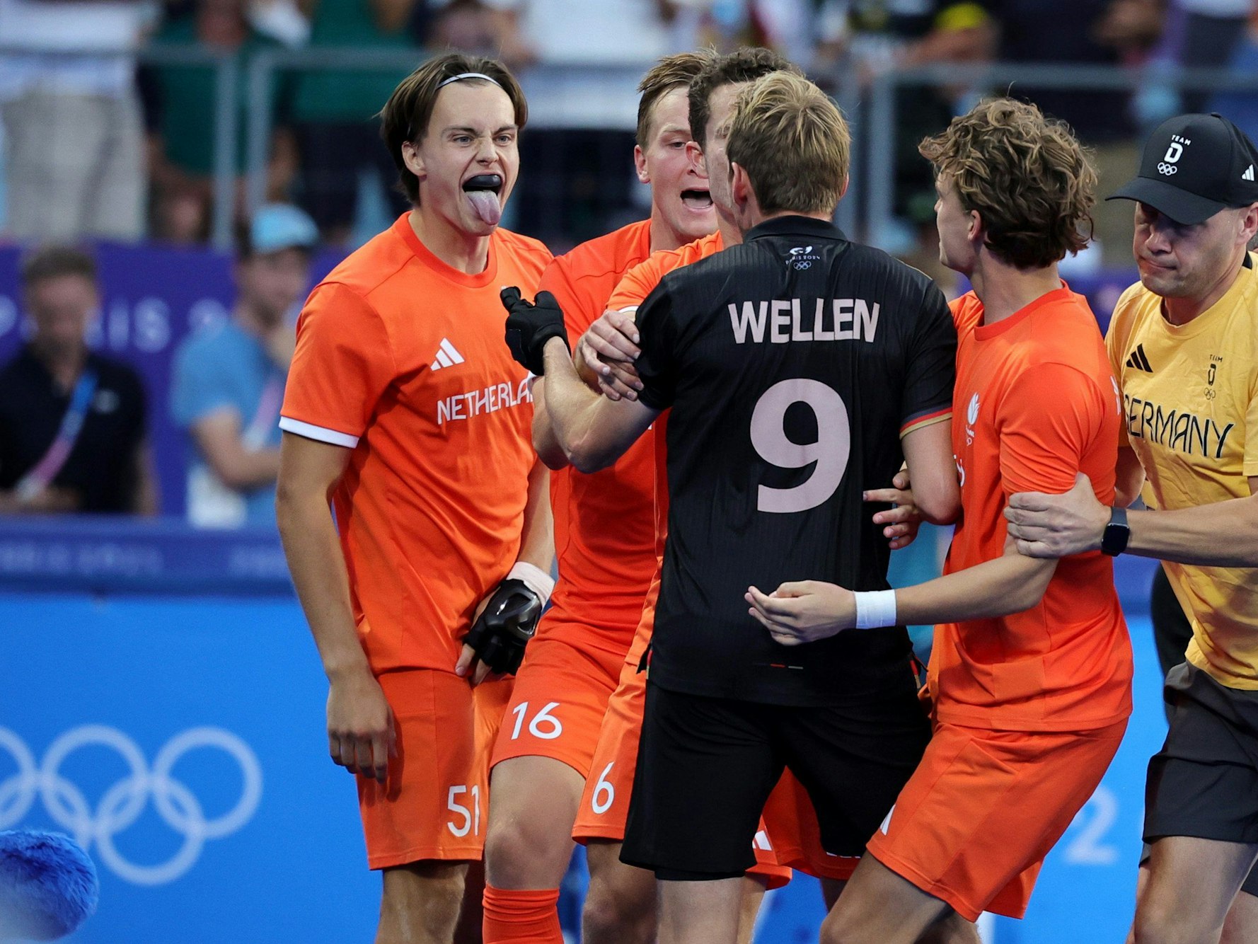 Niklas Wellen geigte Duco Telgenkamp (l) nach dessen unfairer Aktion die Meinung.