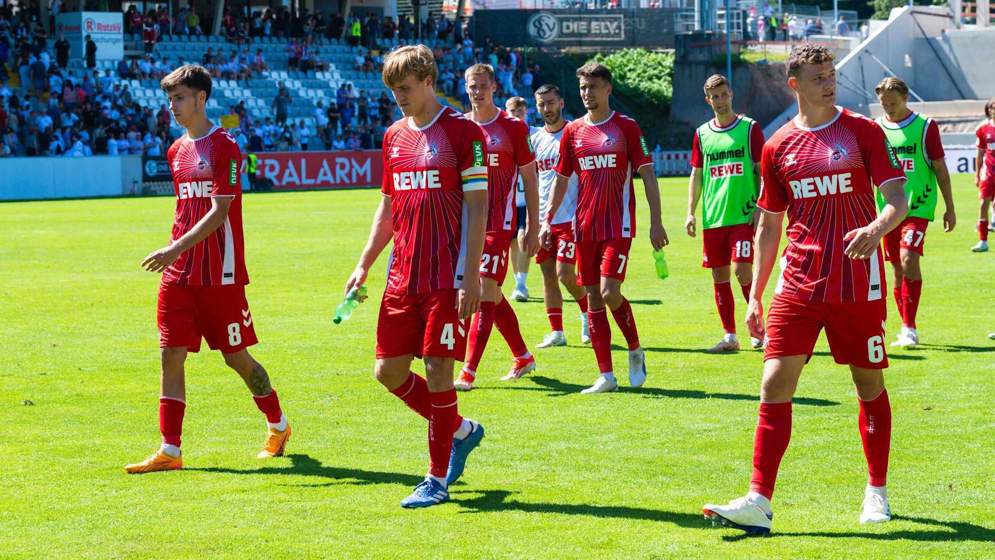 Hängende Köpfe bei den FC-Profis nach dem Unentschieden in Elversberg.