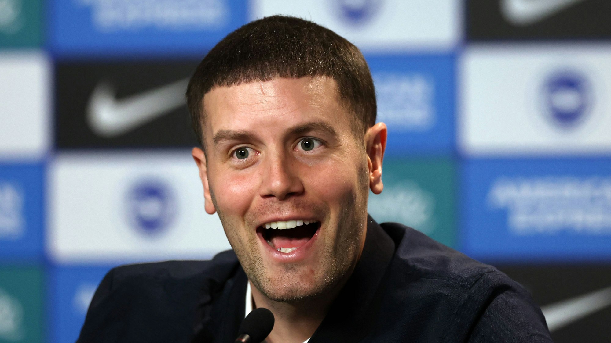 Fabian Hürzeler bei seiner Vorstellung bei Brighton and Hove Albion.