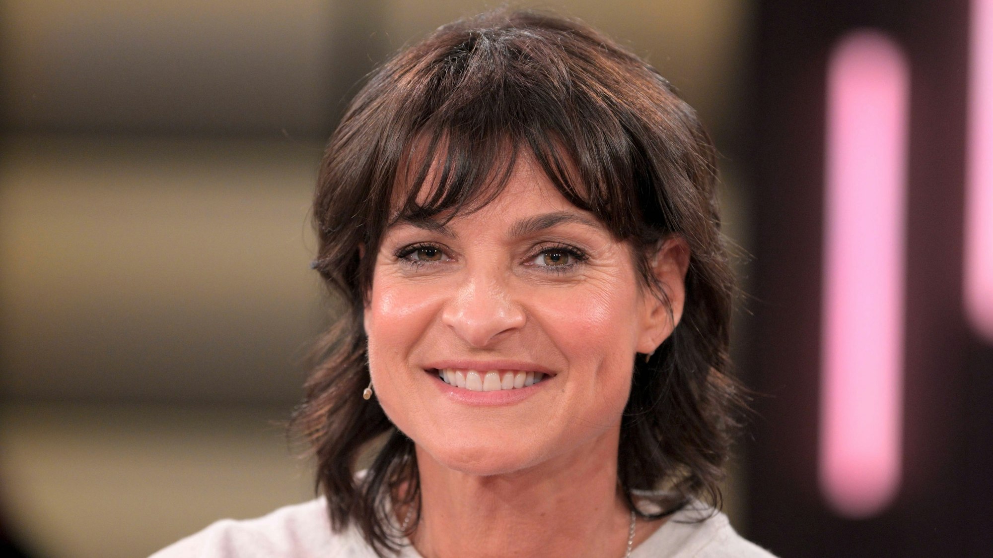 Moderatorin Marlene Lufen bei der Aufzeichnung des „Kölner Treff“ am 17. November 2023.