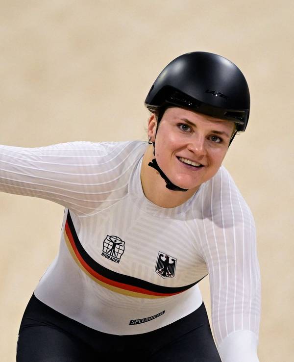 Lea Sophie Friedrich jubelt über ihren Finaleinzug.