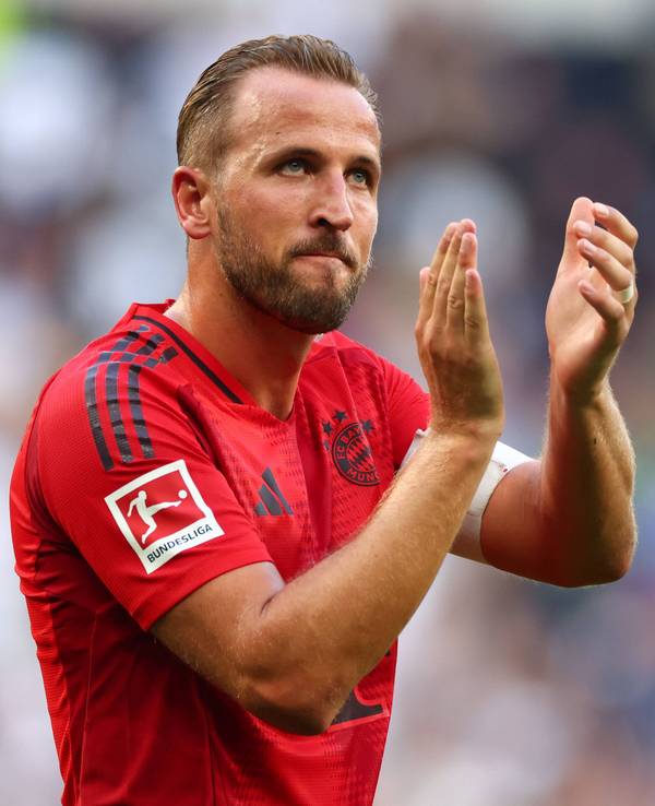 Harry Kane applaudiert.