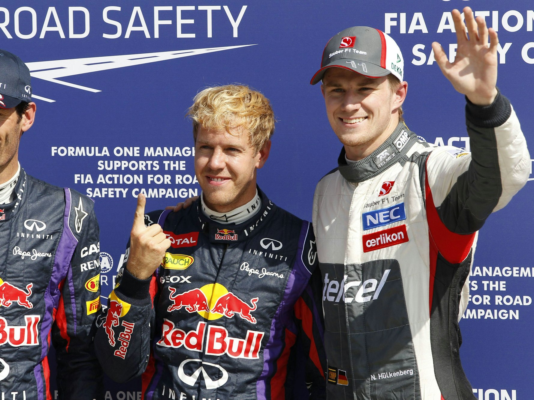 Mark Webber, Sebastian Vettel und Nico Hülkenberg posieren für ein Foto.