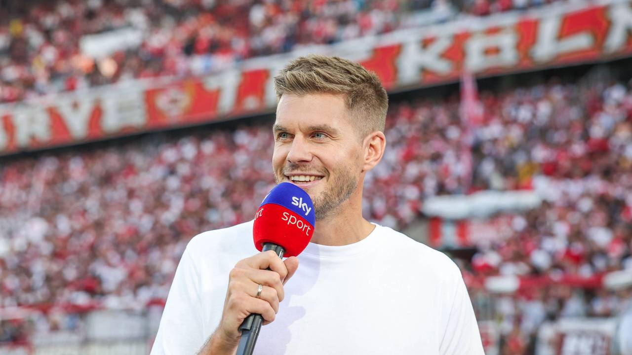 Simon Terodde als TV-Experte beim Zweitliga-Eröffnungsspiel zwischen dem 1. FC Köln und dem Hamburger SV