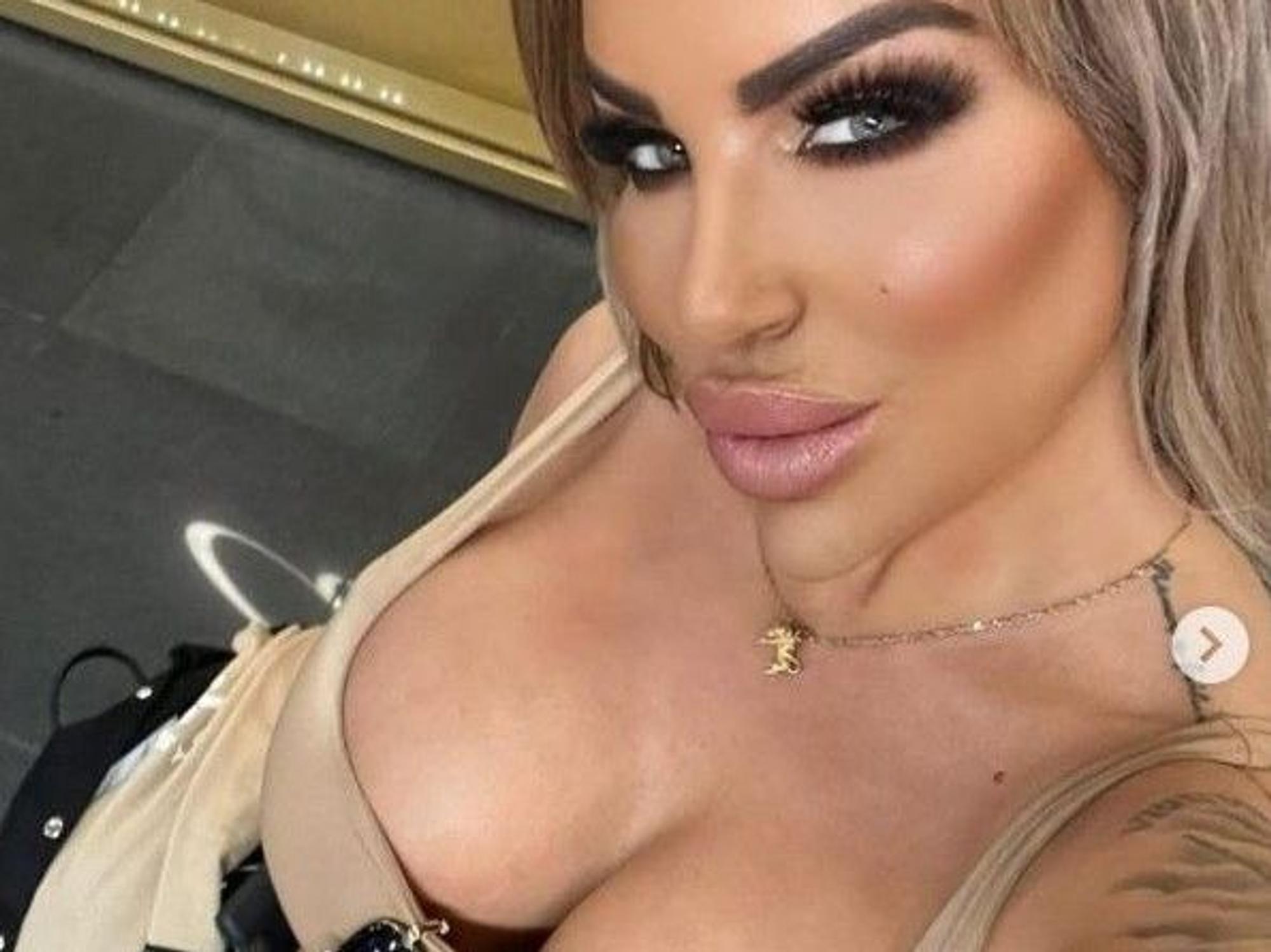 Gina-Lisa Lohfink, hier auf einem Instagram-Selfie, das sie im Februar 2024 auf ihrem Instagram-Account hochgeladen hat, war 2017 Kandidatin im Dschungelcamp bei RTL. Als sie durch GNTM im TV bekannt wurde, war sie für ihre Freundschaft zu Mitkandidatin Sarah Knappik bekannt. Doch inzwischen hat sie längst eine neue beste Freundin an ihrer Seite.