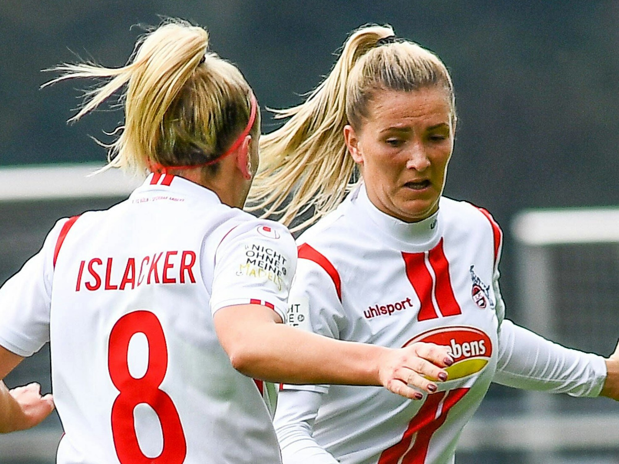 Mandy Islacker (links) und Rachel Rinast im Zusammenspiel in der 2. Frauen-Bundesliga Süd