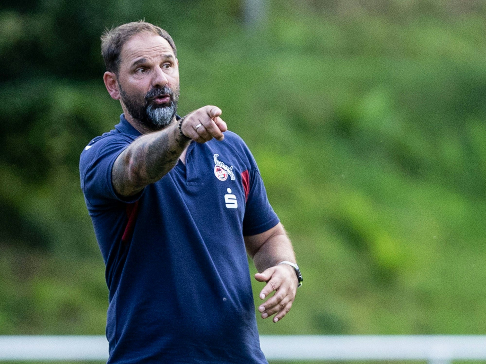 Stefan Ruthenbeck gibt Anweisungen.