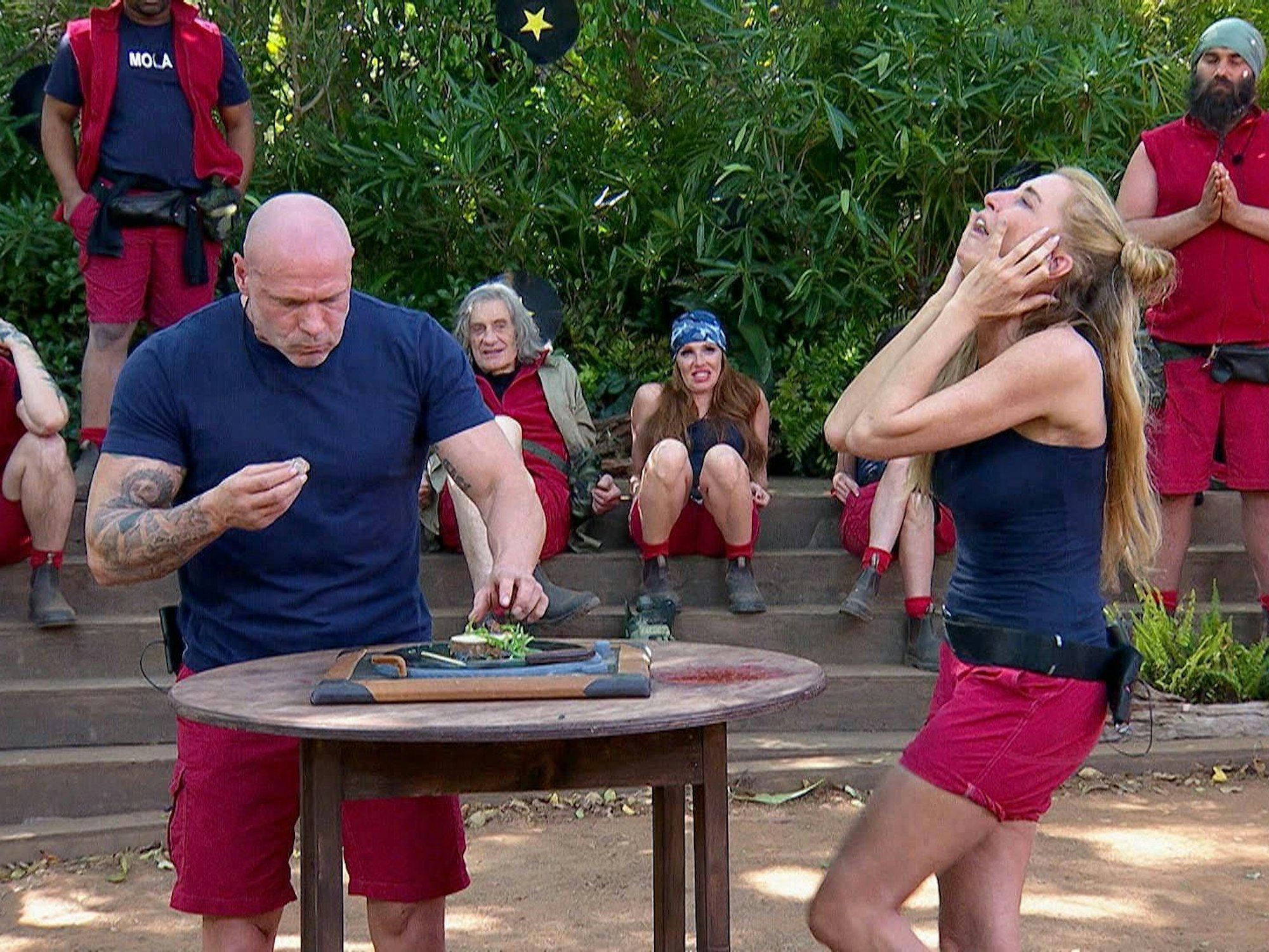 Thorsten Legat tritt die Dschungelprüfung mit Giulia Siegel an.