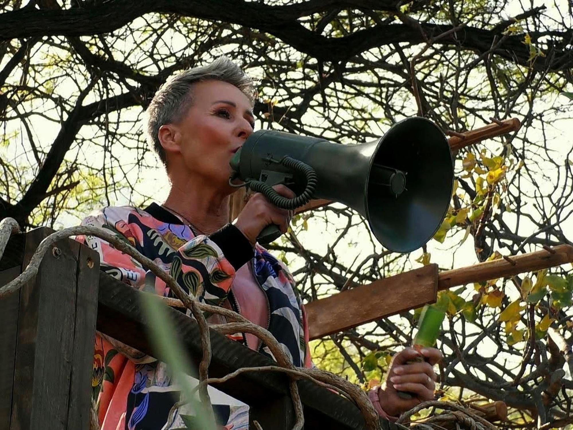 Sonja Zietlow moderiert das Legenden-Dschungelcamp bei RTL