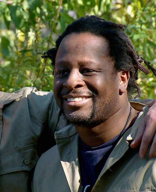 Thorsten Legat (links) und Mola Adebisi – werden die beiden Promis Freunde in der aktuellen Staffel des Dschungelcamps?