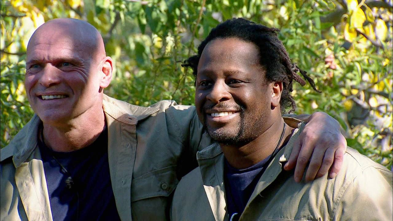Thorsten Legat (links) und Mola Adebisi – werden die beiden Promis Freunde in der aktuellen Staffel des Dschungelcamps?