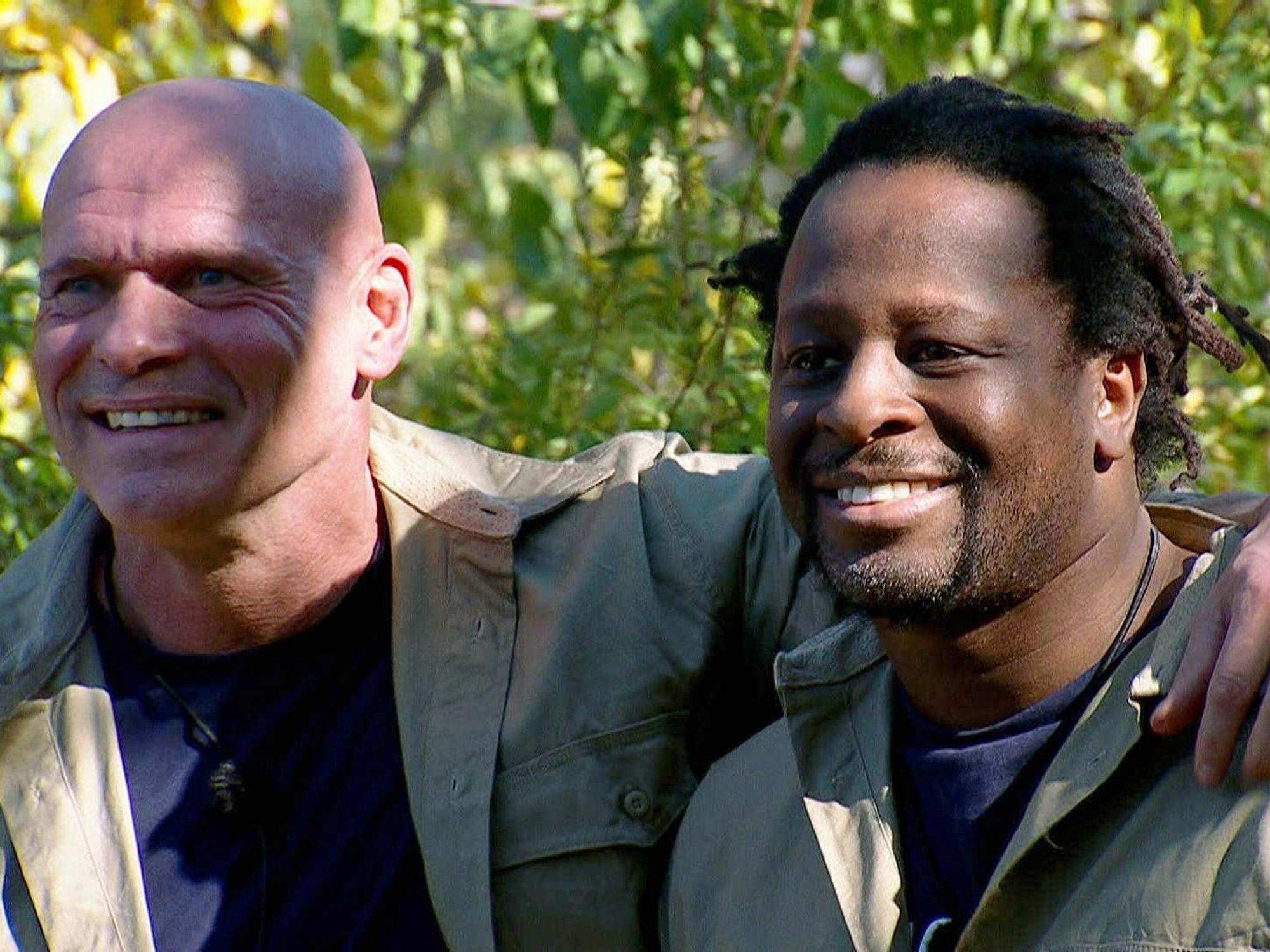 Thorsten Legat (links) und Mola Adebisi – werden die beiden Promis Freunde in der aktuellen Staffel des Dschungelcamps?