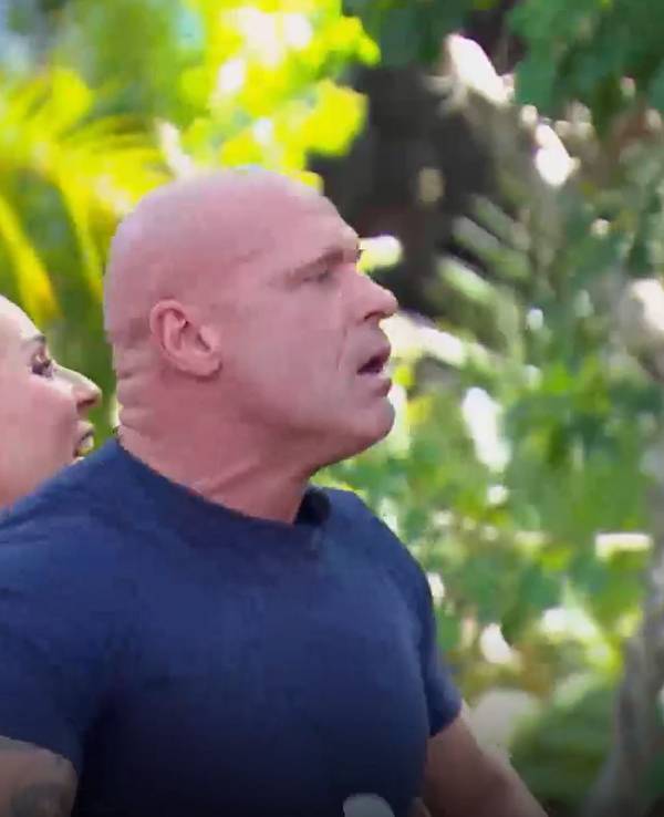 Thorsten Legat steckte etwas im Hals, Sonja Zietlow zögerte nicht lange und versuchte, den Heimlich-Griff anzuwenden.