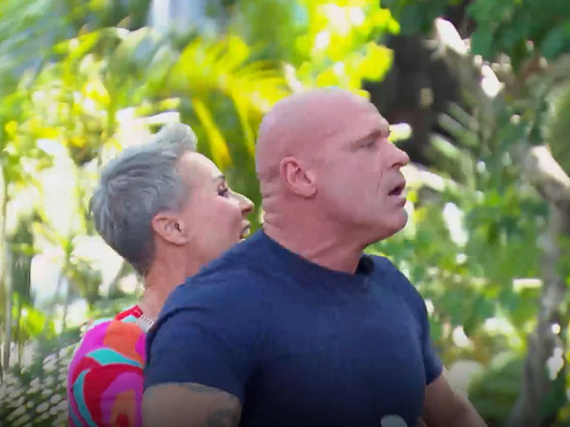 Thorsten Legat steckte etwas im Hals, Sonja Zietlow zögerte nicht lange und versuchte, den Heimlich-Griff anzuwenden.