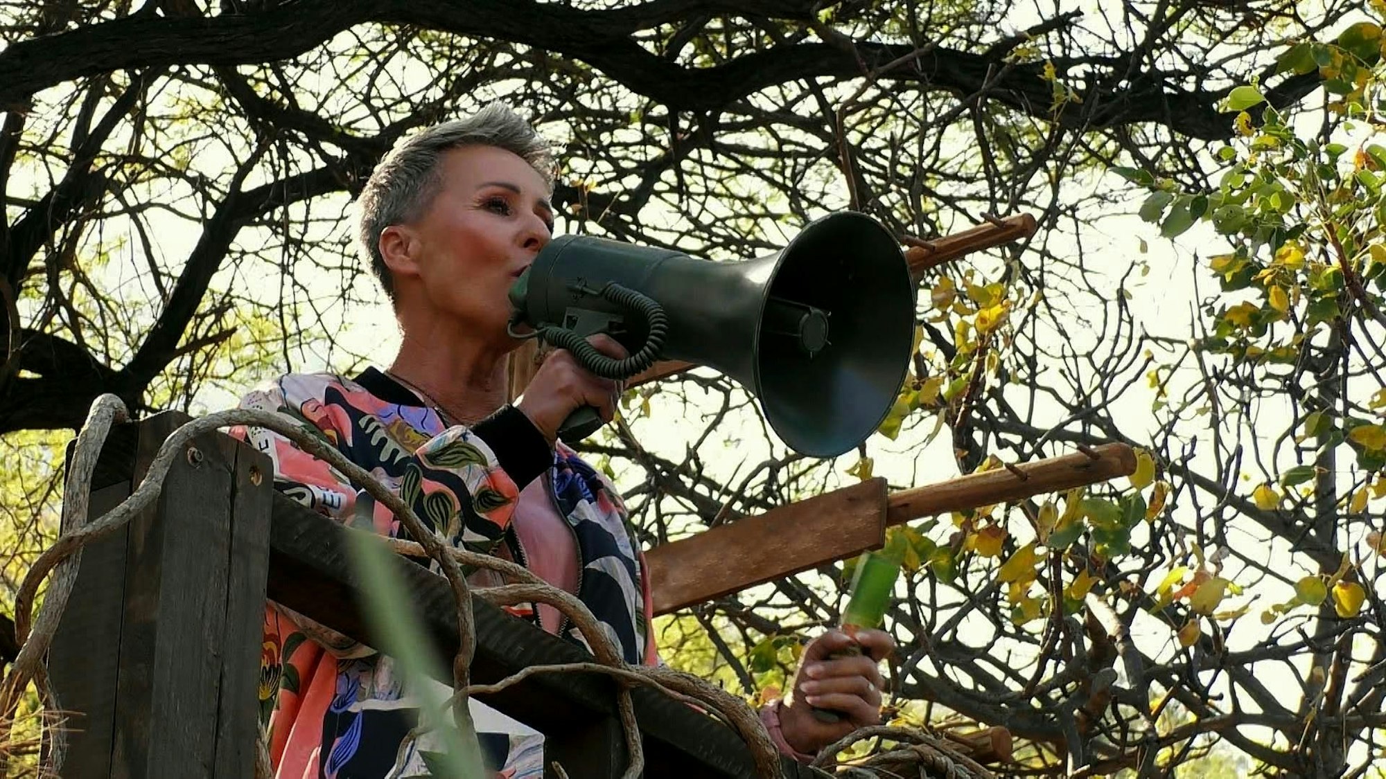 Sonja Zietlow als Moderatorin im RTL-Dschungelcamp.