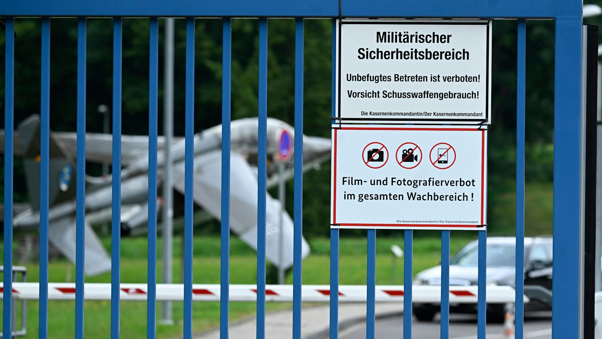 Der Eingang zur Luftwaffenkaserne in Köln-Wahn