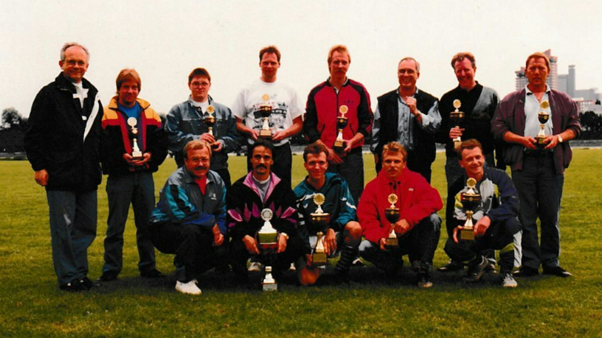 Ein früheres Teamfoto des FC Märchenbahnhof Köln.