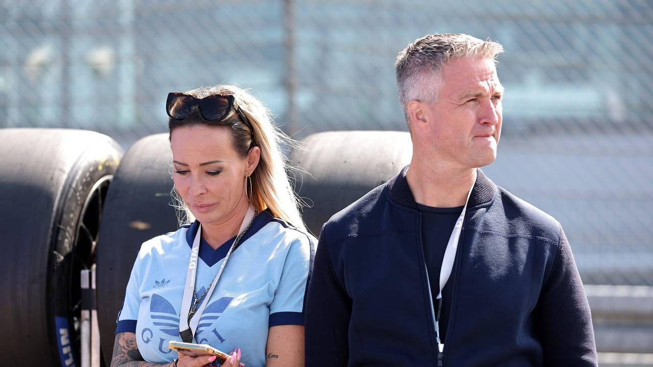 Cora und Ralf Schumacher im August 2022 Seite an Seite bei einem DTM-Rennen des gemeinsamen Sohnes David.