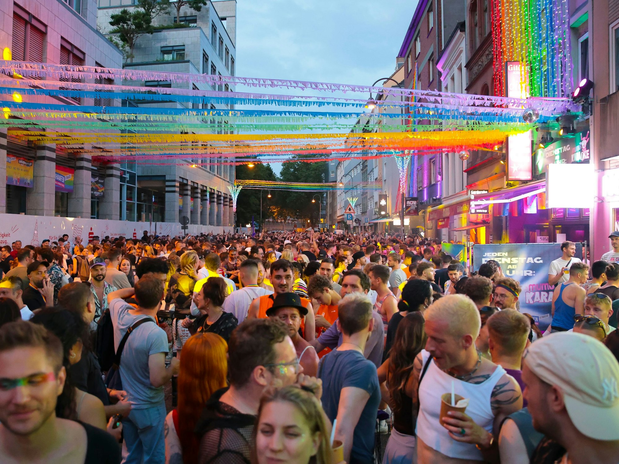 CSD-Party auf der Schaafenstraße.