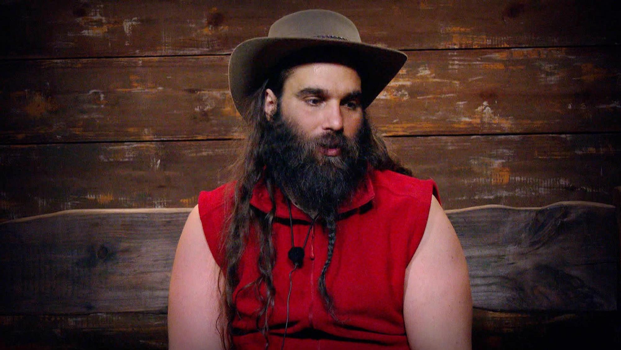 David Ortega an Tag zwei bei „Ich bin ein Star - Showdown der Dschungel-Legenden“: Mittlerweile ist sein Bart (wieder) ab.