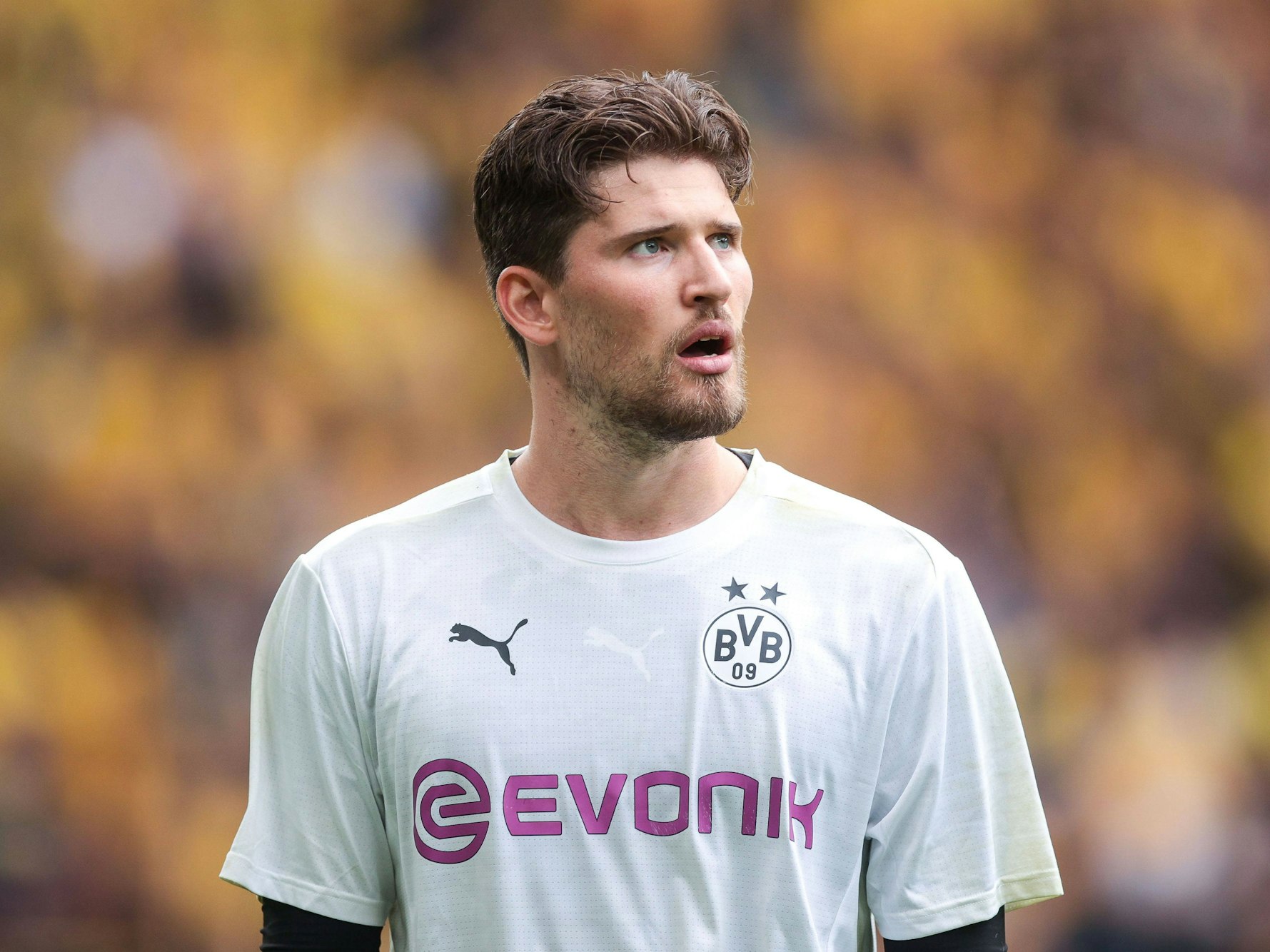 Gregor Kobel beim Aufwärmen.