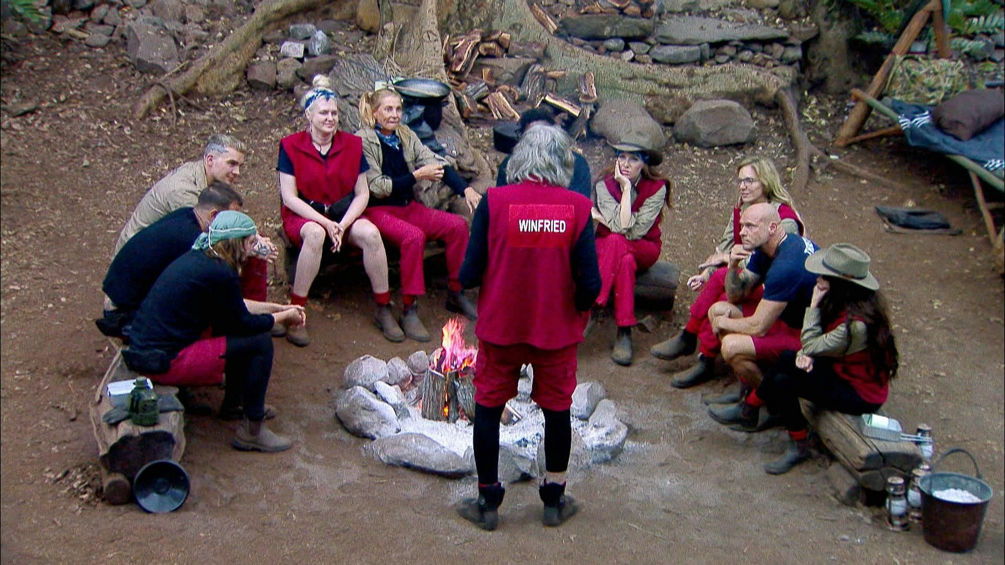 Das Foto zeigt Hanka Rackwitz, Gigi Birofio, Eric Stehfest, Sarah Knappik, Giulia Siegel, Winfried Glatzeder, Georgina Fleur, Danni (Daniela) Büchner, Thorsten Legat, Kader Loth an Tag des Sommer-Dschungelcamps.