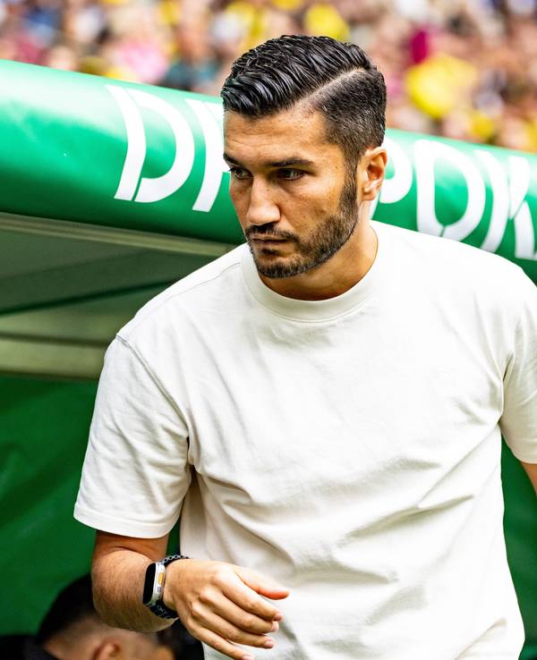 Chefcoach Nuri Sahin schaut nachdenklich.