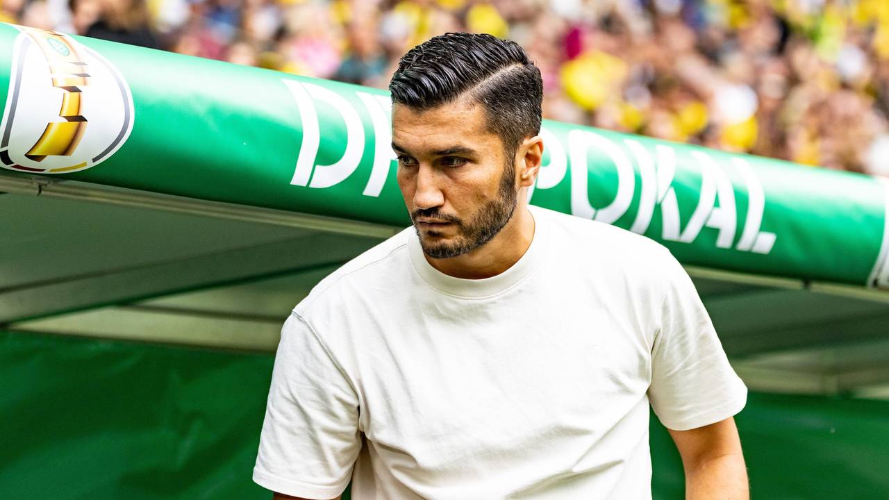 Chefcoach Nuri Sahin schaut nachdenklich.