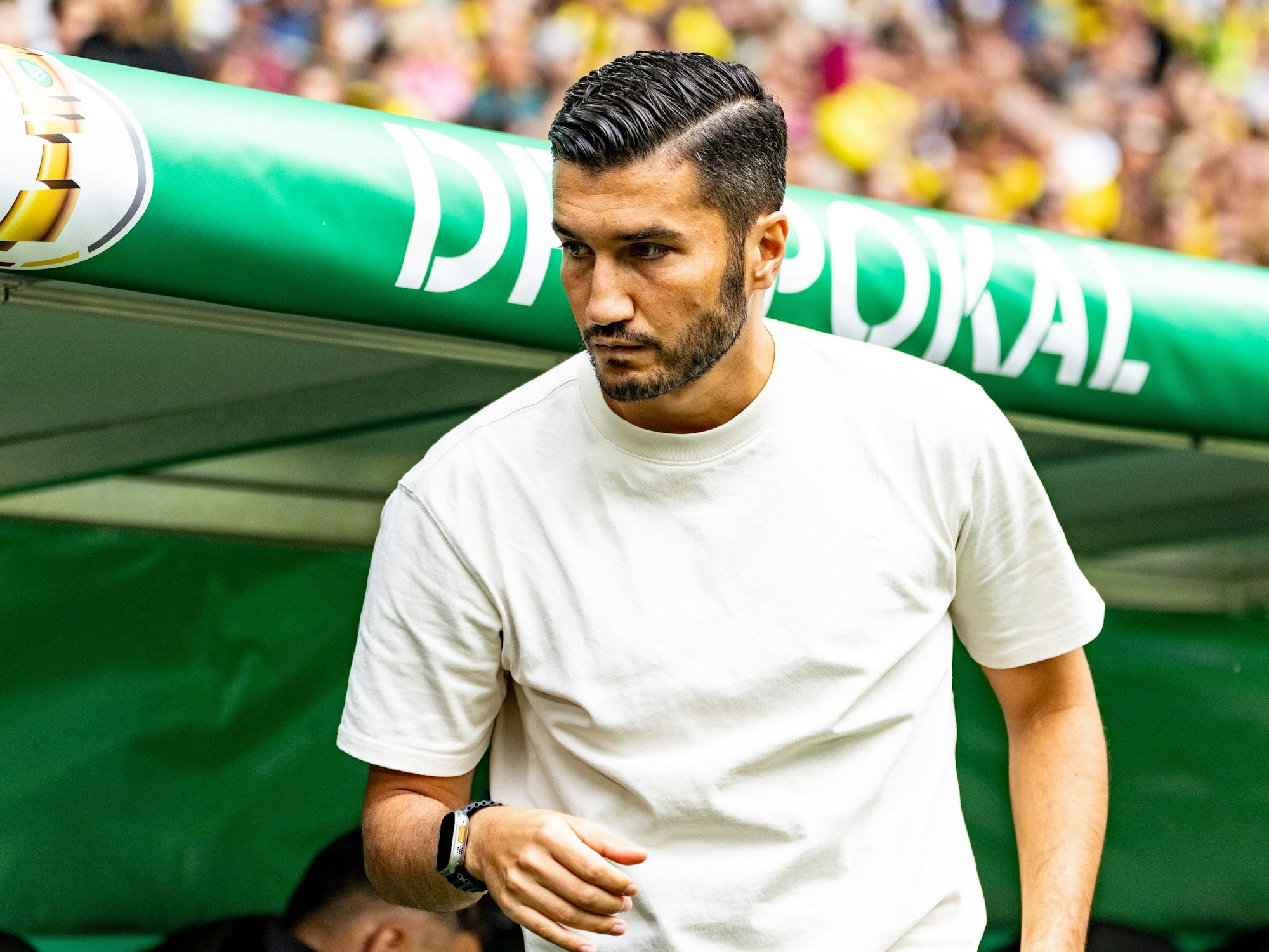 Chefcoach Nuri Sahin schaut nachdenklich.
