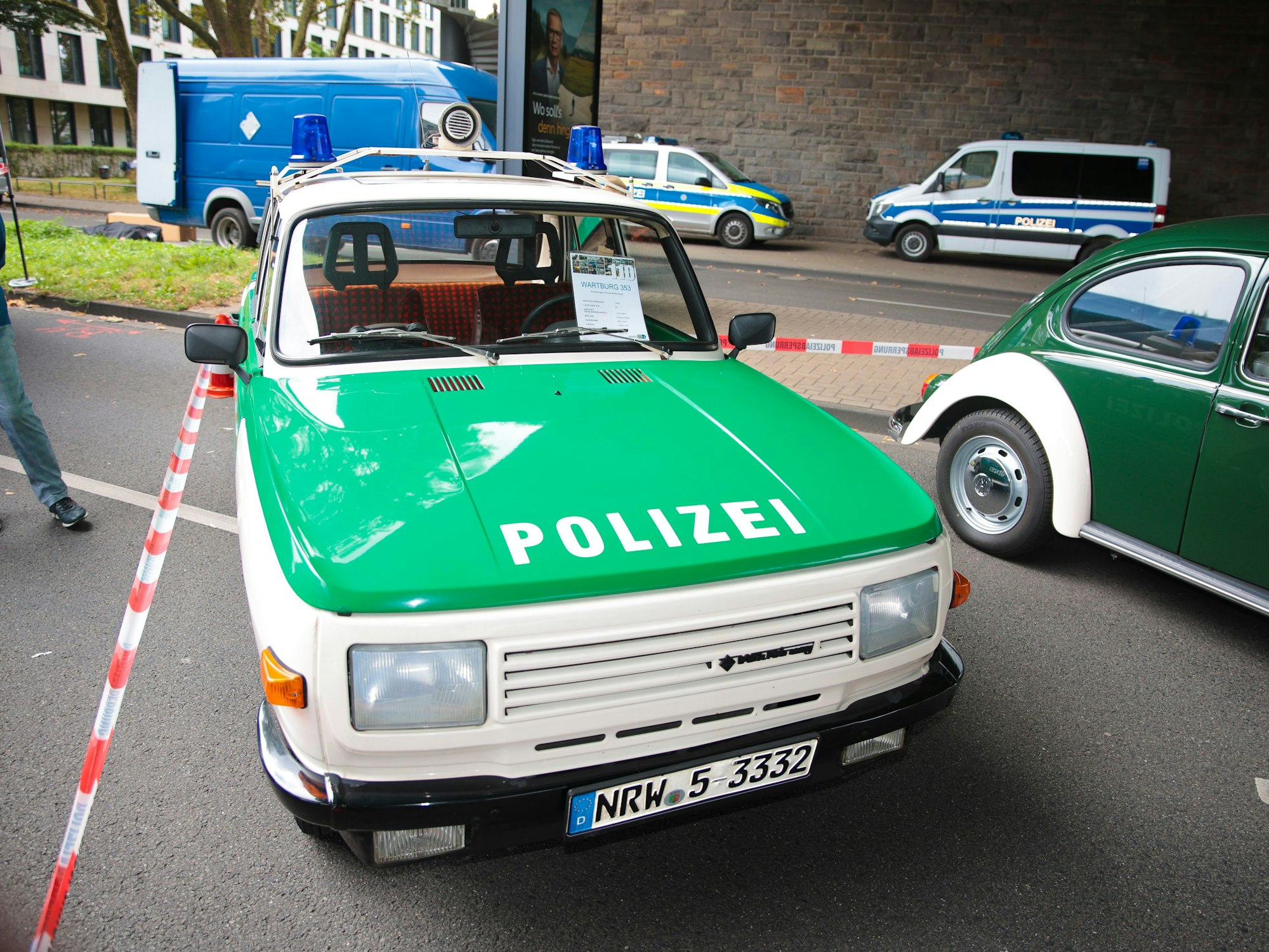 Historischer Polizeiwagen beim NRW-Tag in Köln.