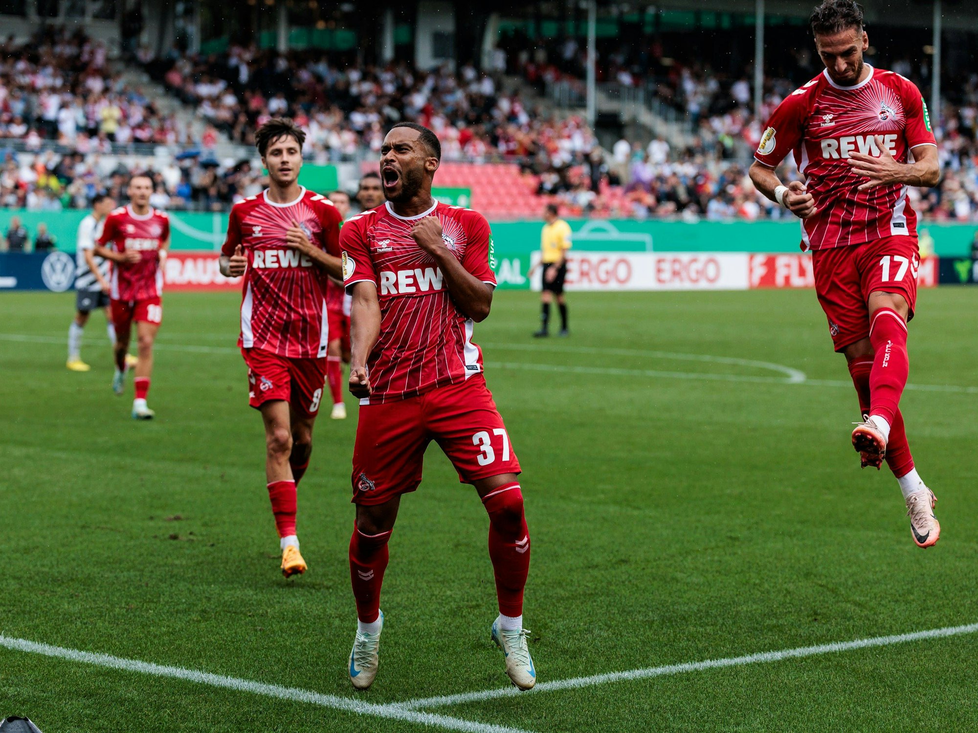 Linton Maina jubelt in Sandhausen.