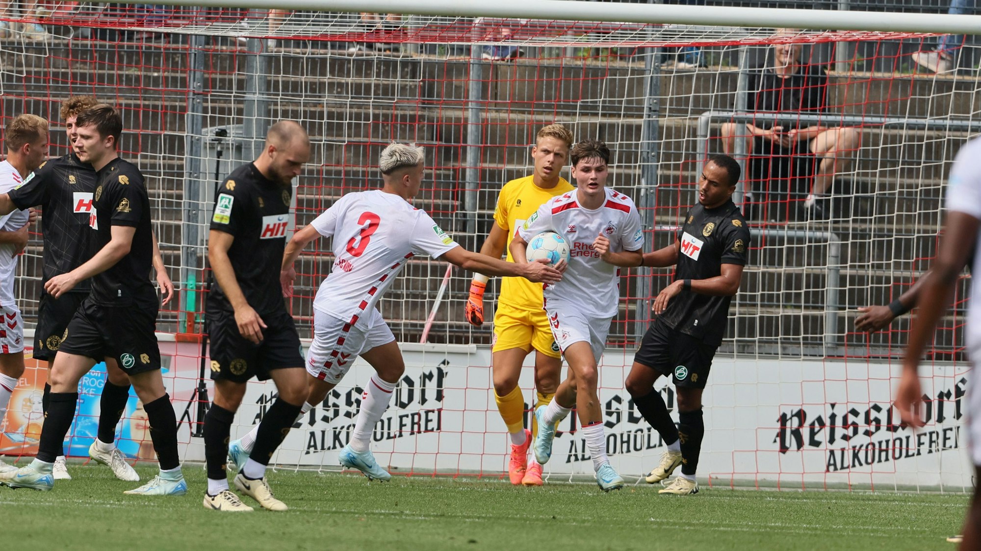 Der einzige FC-Torschütze bei der Niederlage gegen Fortuna Köln: Jaka Cuber Potocnik jubelt über sein Tor per Elfmeter.