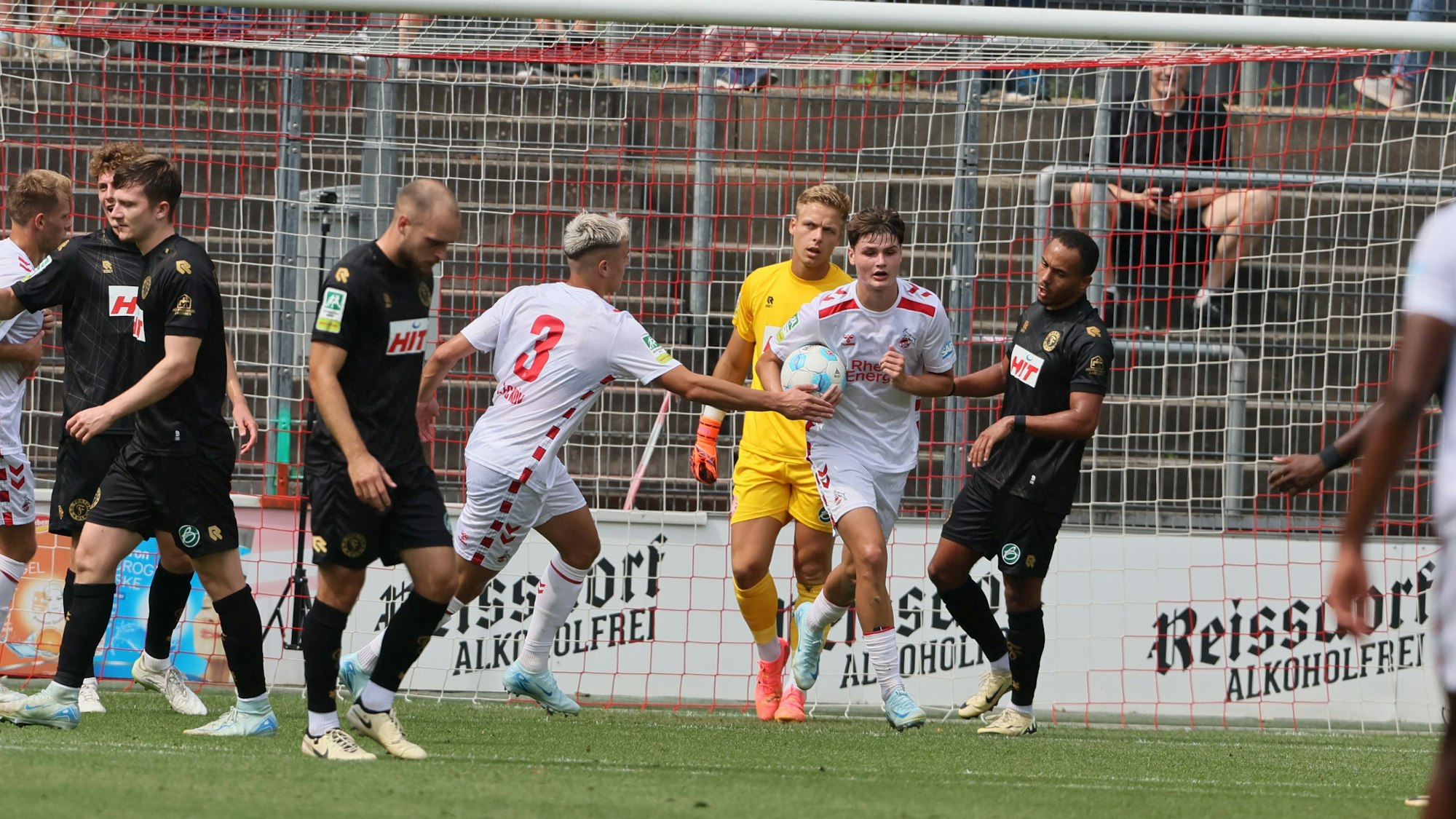 Der einzige FC-Torschütze bei der Niederlage gegen Fortuna Köln: Jaka Cuber Potocnik jubelt über sein Tor per Elfmeter.
