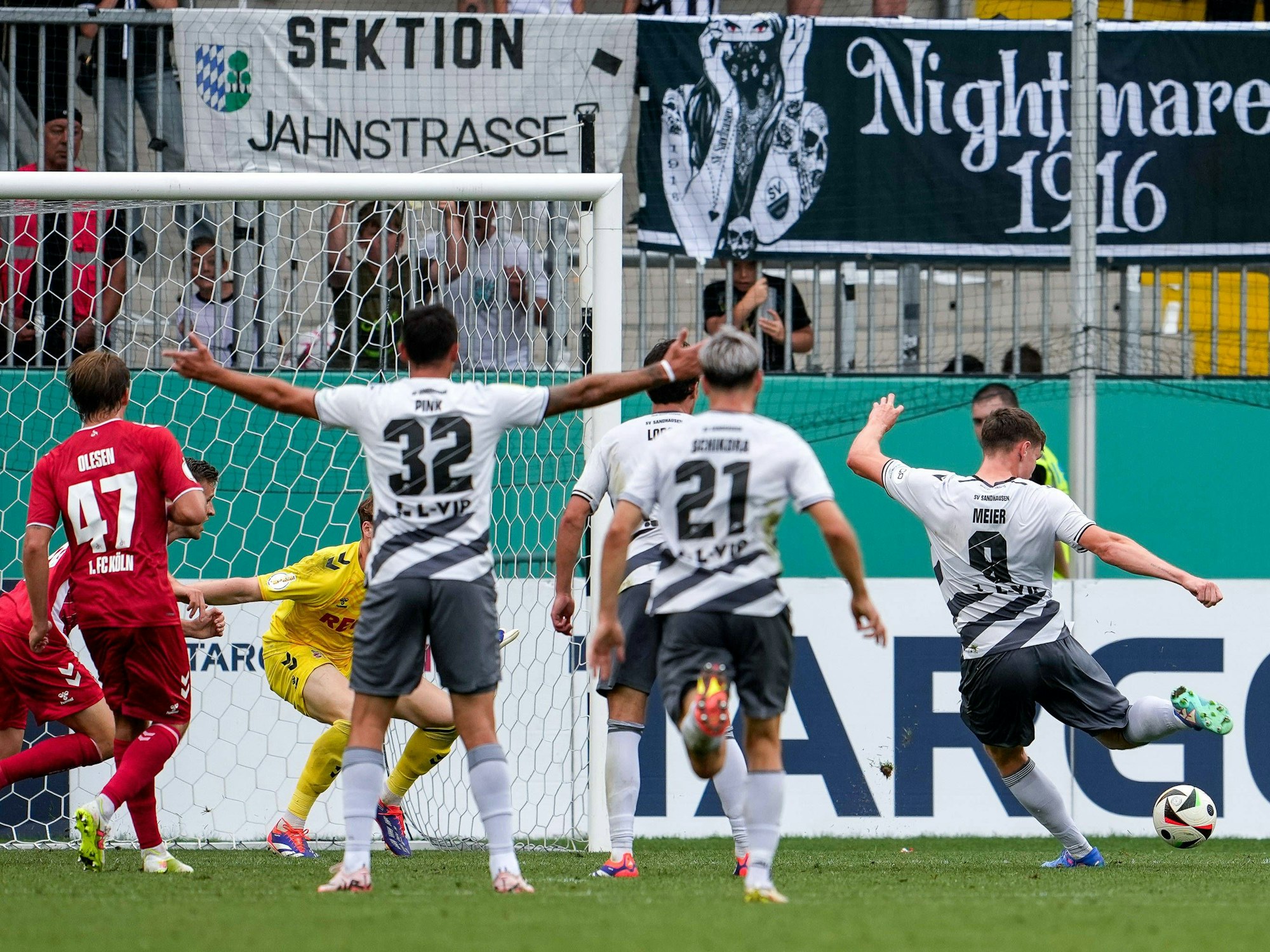 Sandhausen-Stürmer Meier erzielt das 2:2 in der 96. Minute im DFB-Pokal gegen den 1. FC Köln (18. August 2024).