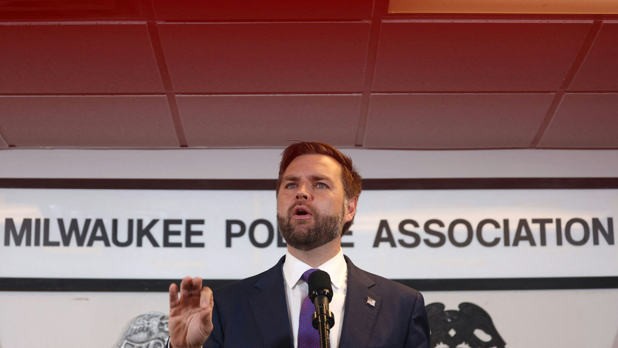 Bezog sich am Freitag (16. August) in Wisconsin (Milwaukee) auf eine ältere Aussage, Deutsche hätten das Verbrechen in die USA gebracht: J.D. Vance.