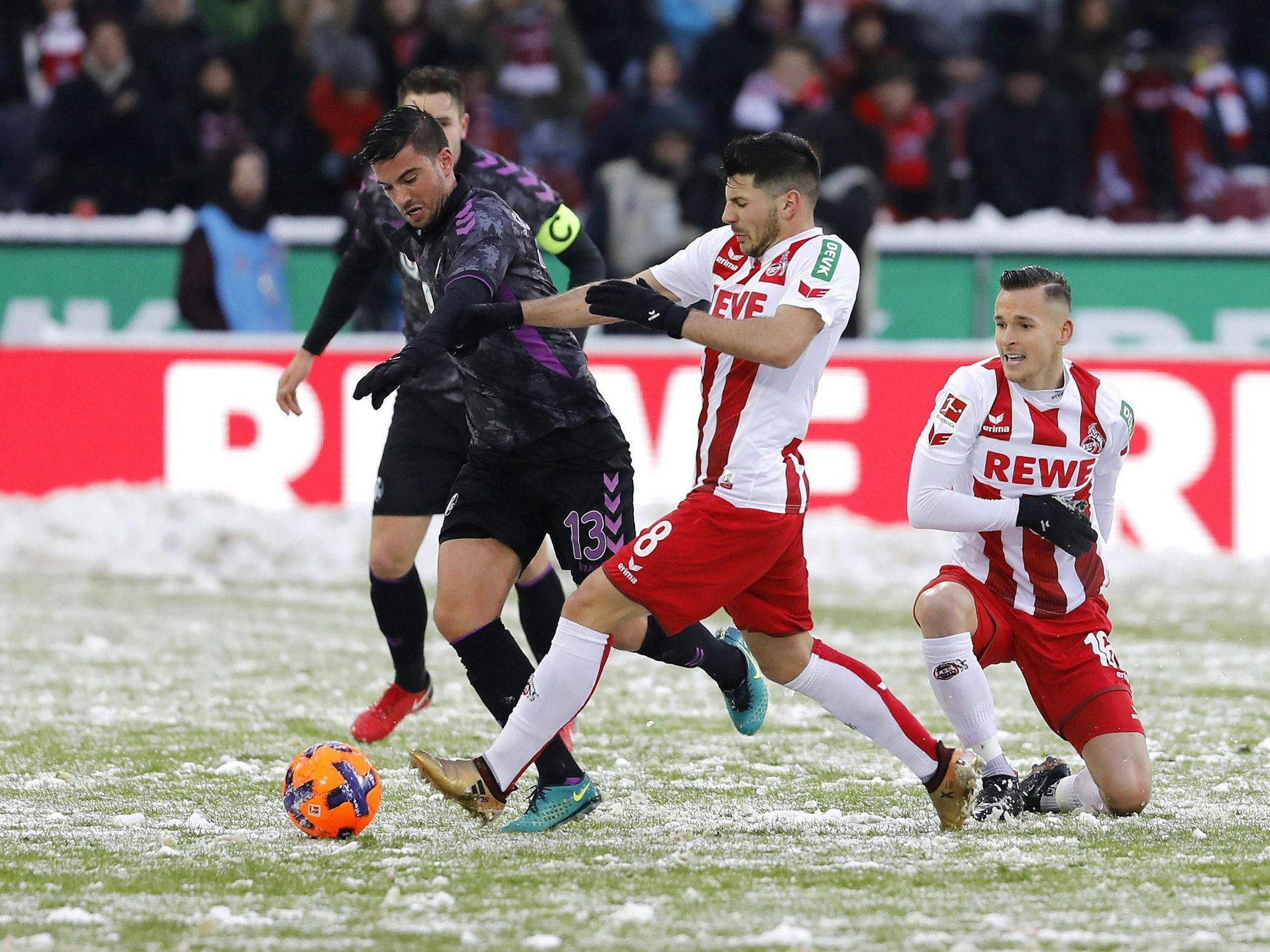 Marco Terrazzino im Zweikampf mit Milos Jojic.