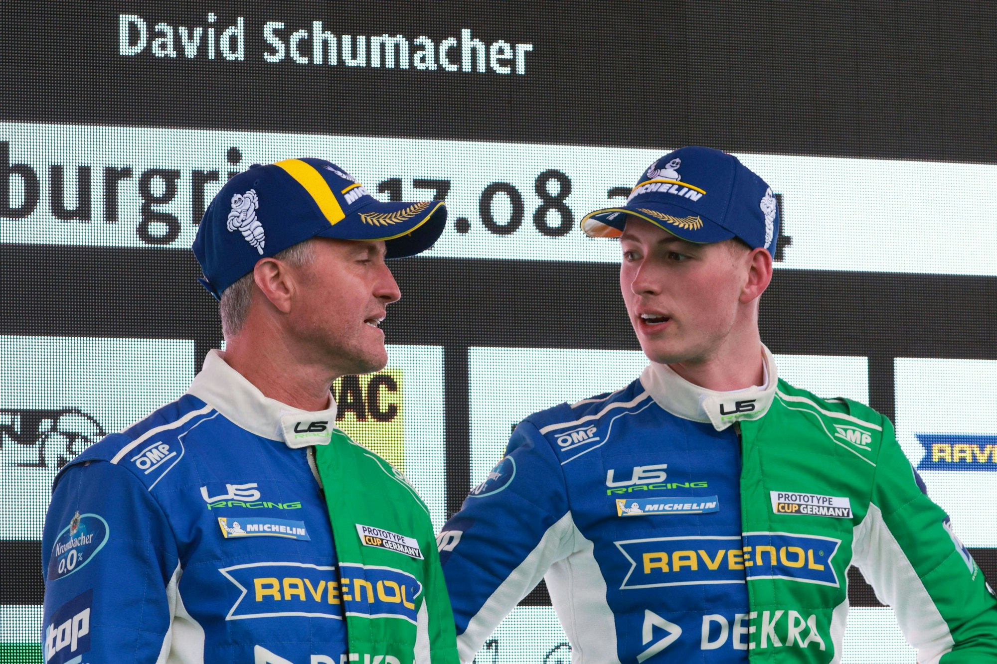 Ralf und David Schumacher nach dem gemeinsamen Renn-Auftritt auf dem Podium.